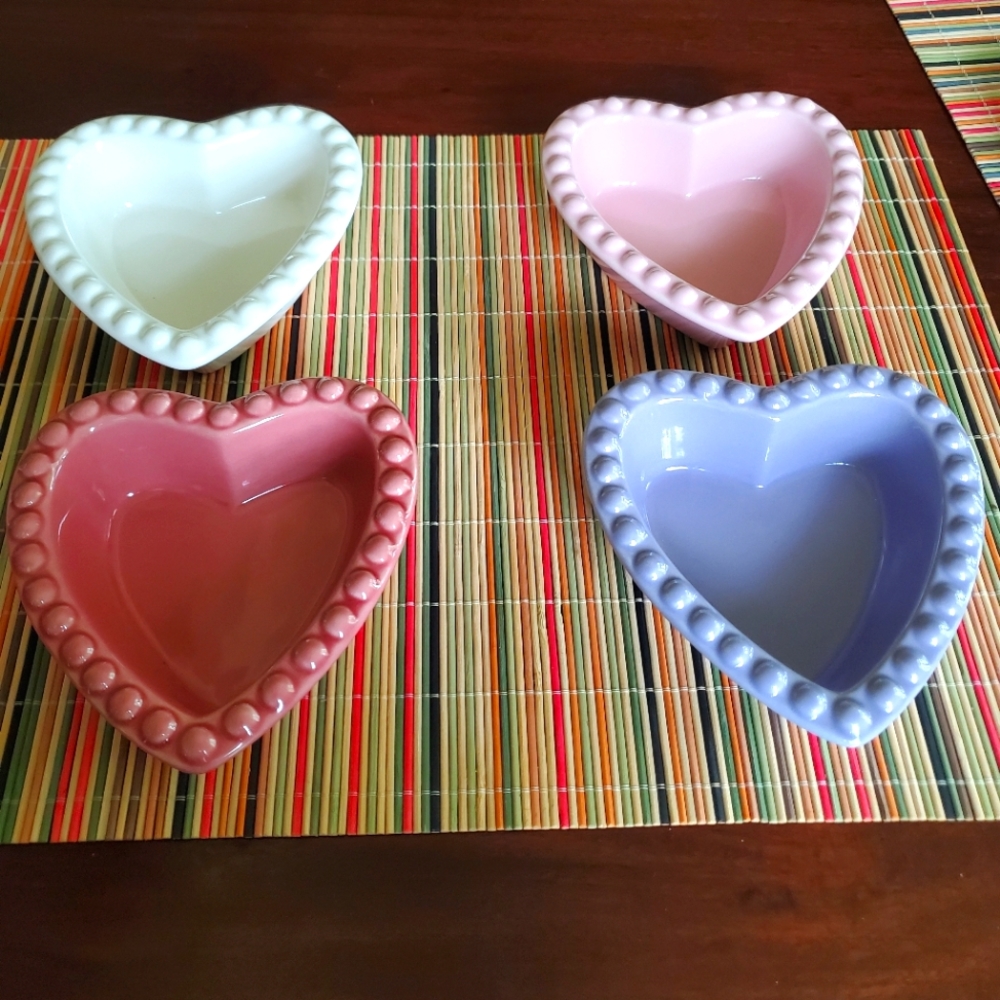 Williams sonoma heart shaped bowl set